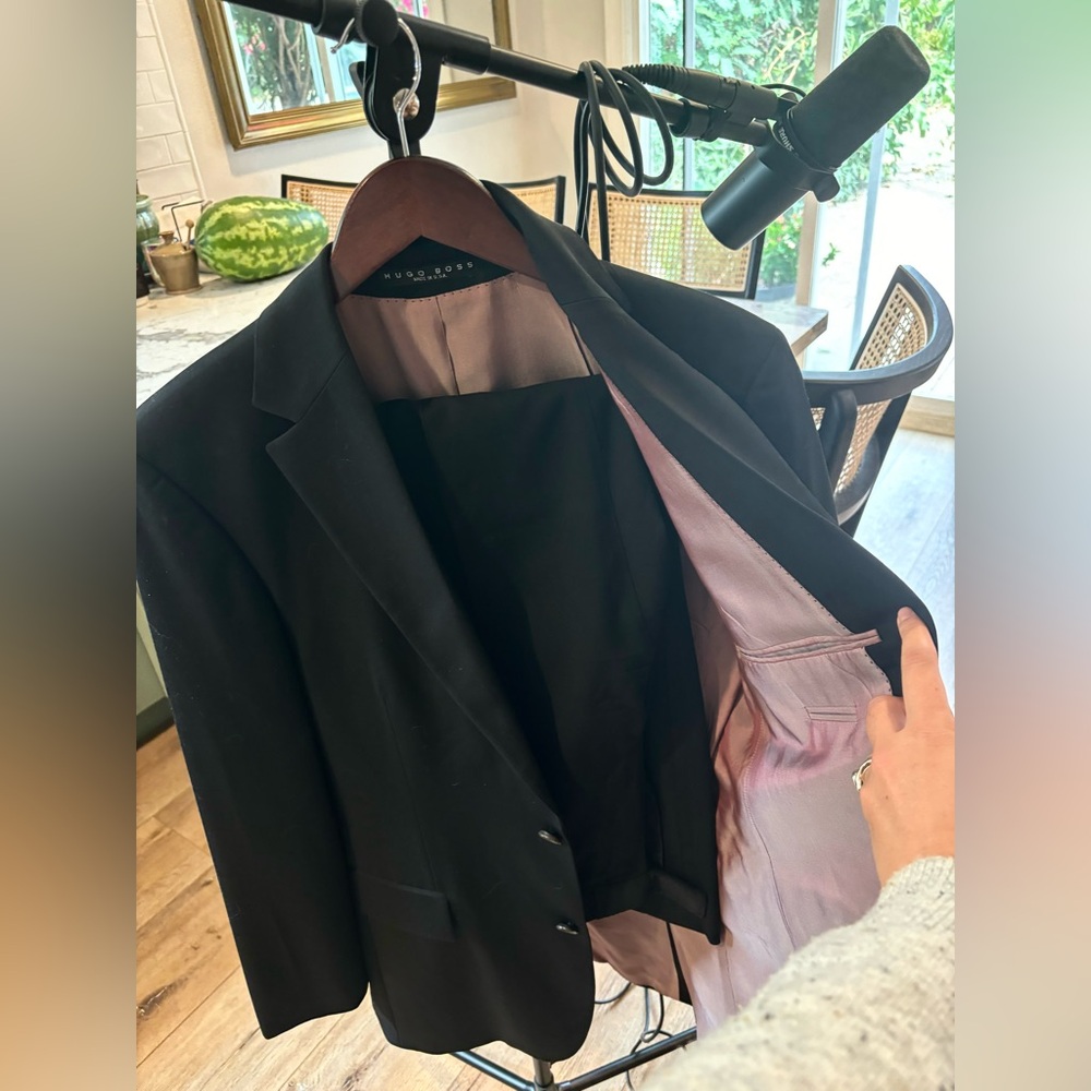 LIKE NEW barely worn Hugo Boss men's black suit 36 R / pants tailored to 29